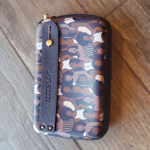 IZZY & LIV Powerful Women Crossbody Clutch Bag w/ Adjustable Strap Gold Accents - Picture 9 of 13